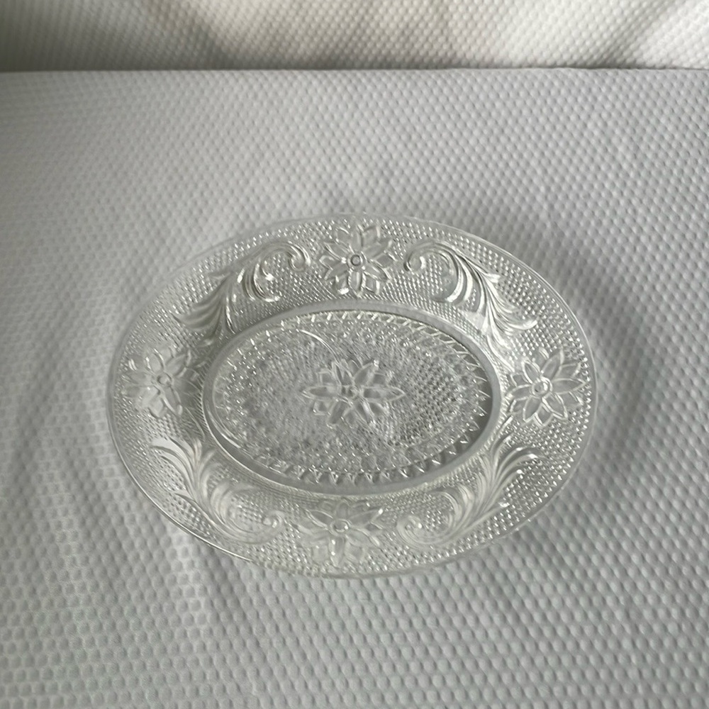 Set of 4  Vintage Indiana Glass Luncheon Plates.